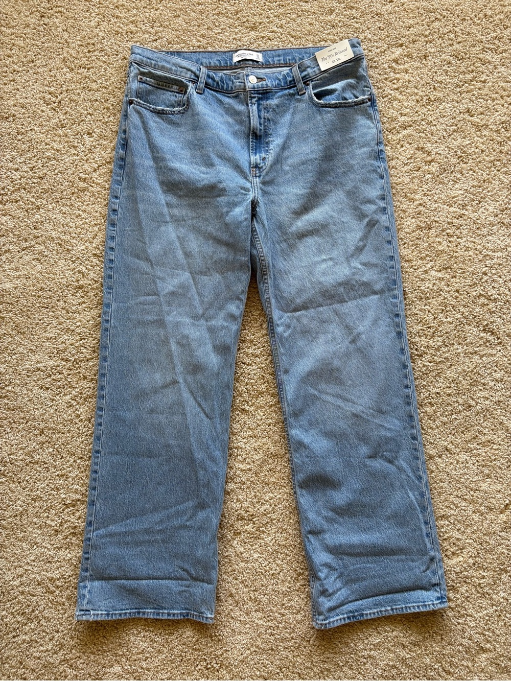 Abercrombie & Fitch The 90s Relaxed Jeans High Rise Light Wash 33 Long NWT